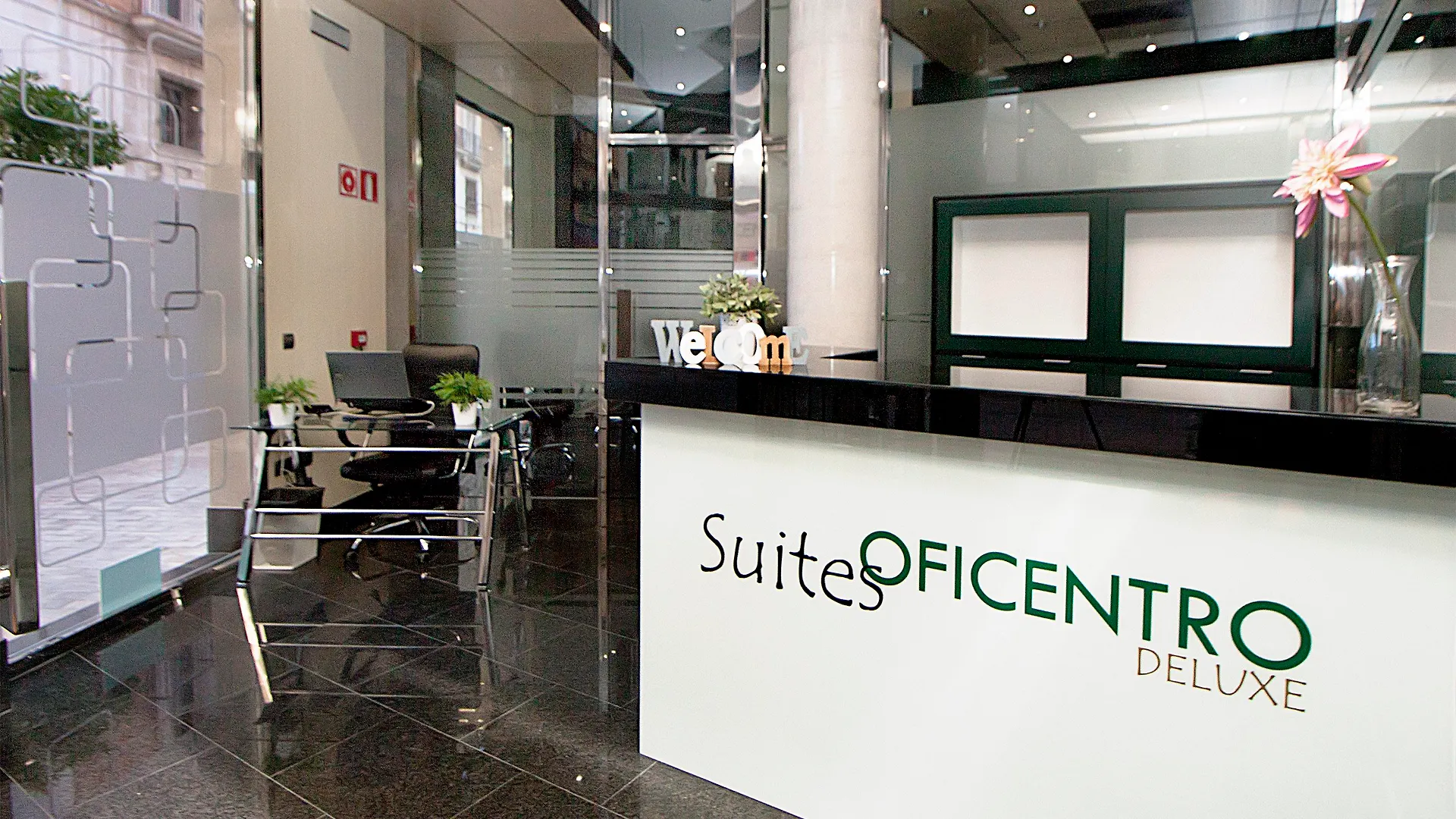 Apartamentos Suites Oficentro Deluxe Màlaga 0*,
