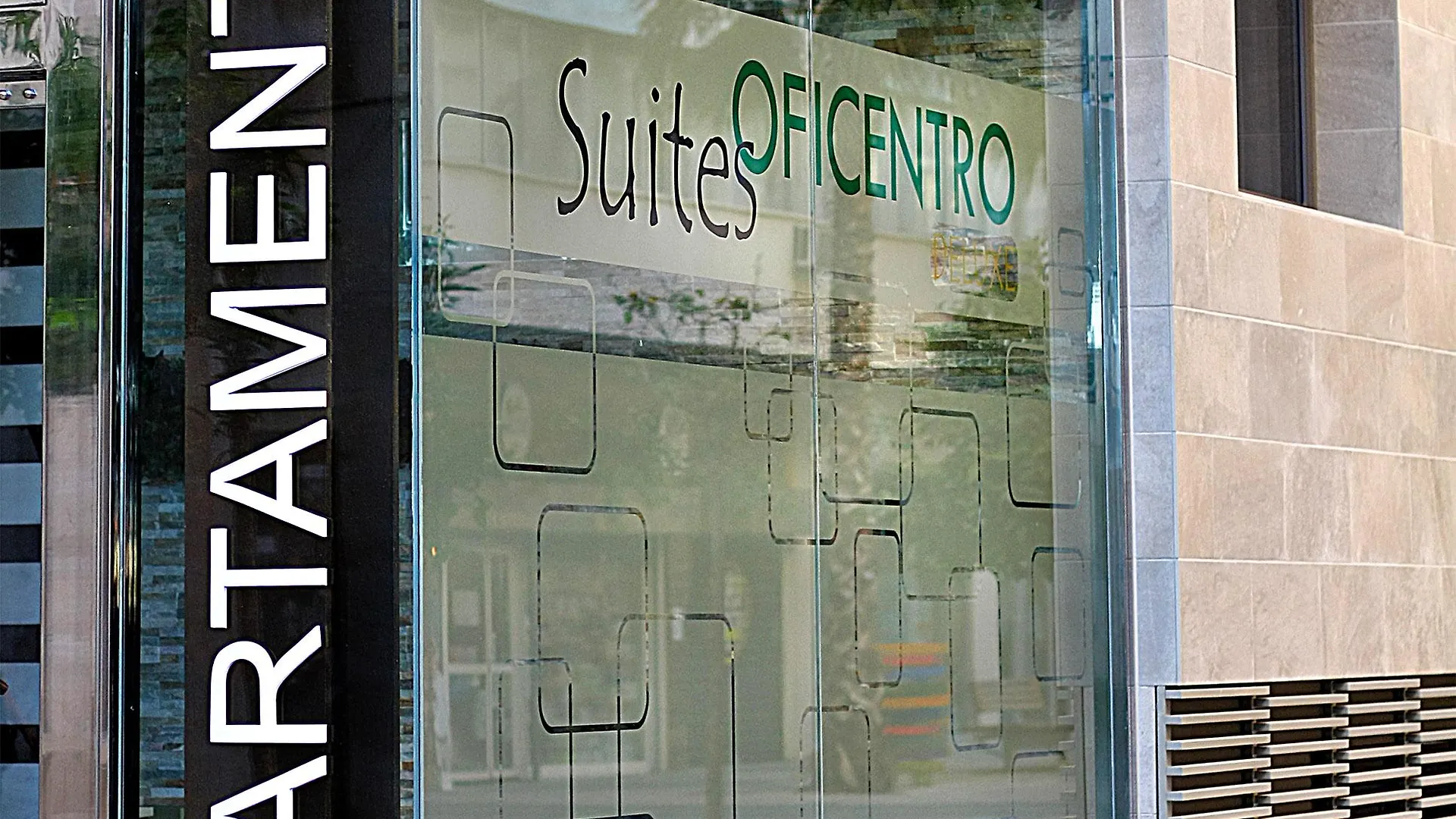 Apartamentos Suites Oficentro Deluxe Màlaga 0*,