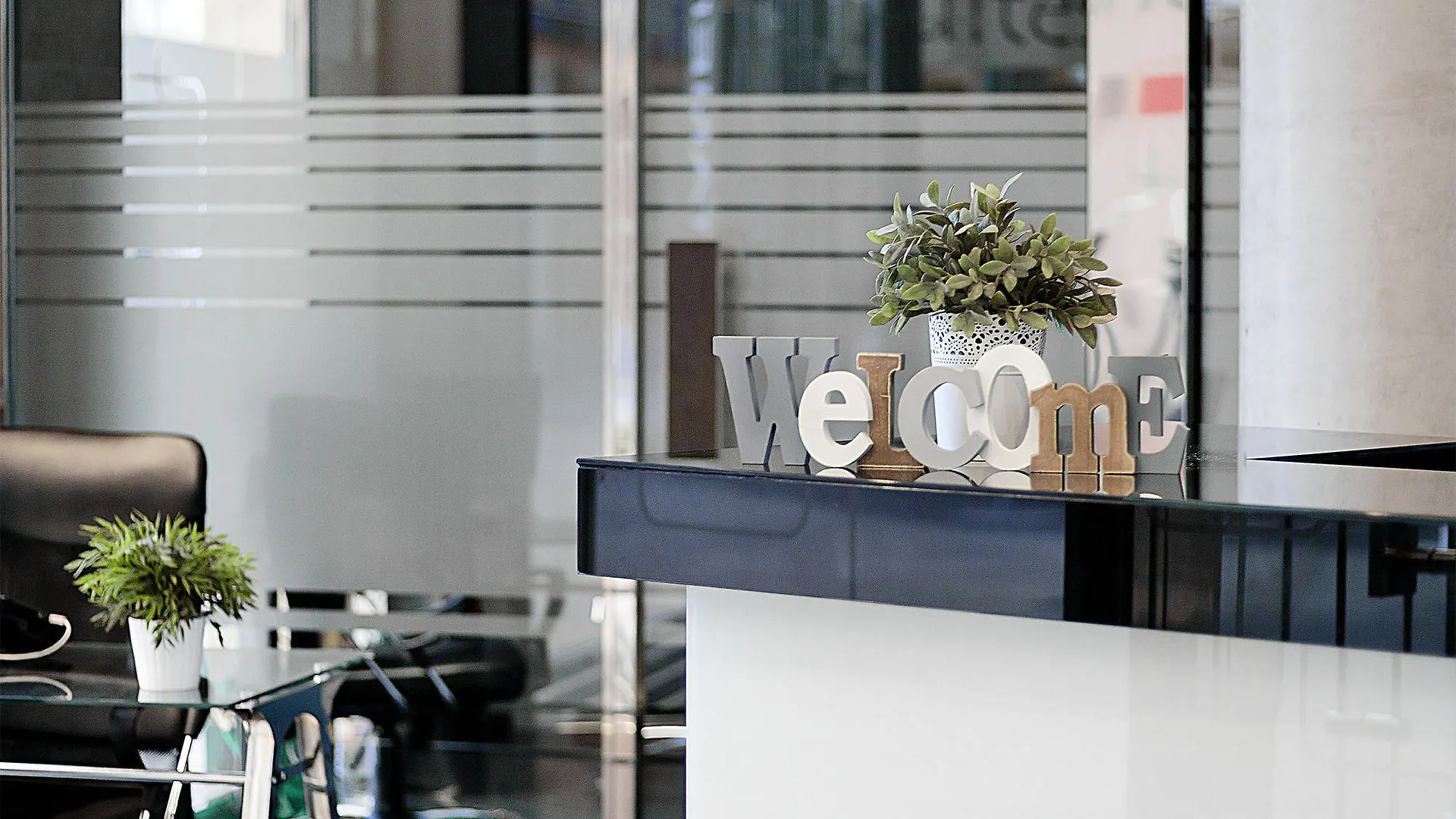 Apartamentos Suites Oficentro Deluxe Màlaga Apartmán