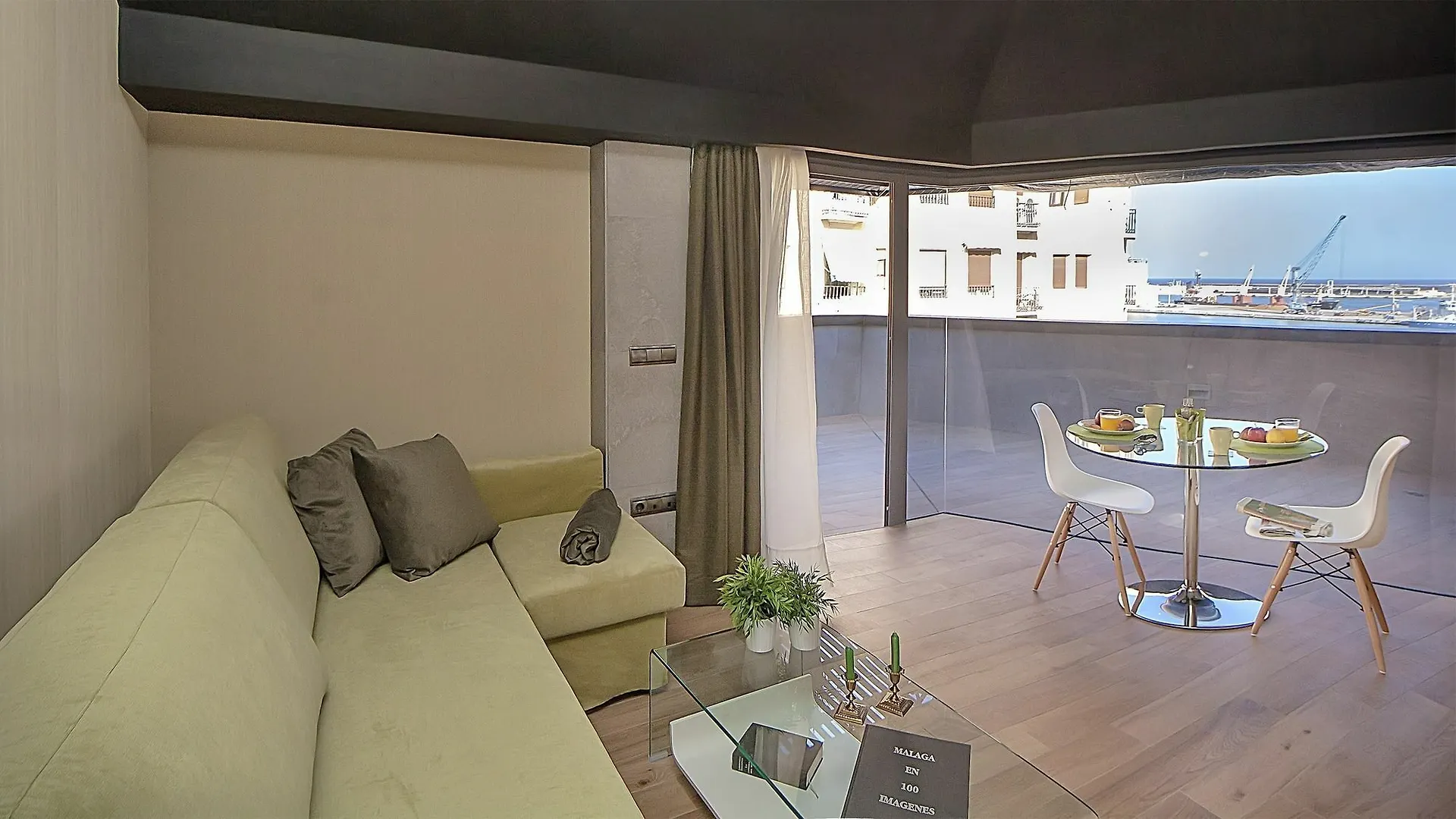 Apartamentos Suites Oficentro Deluxe Màlaga 0*,